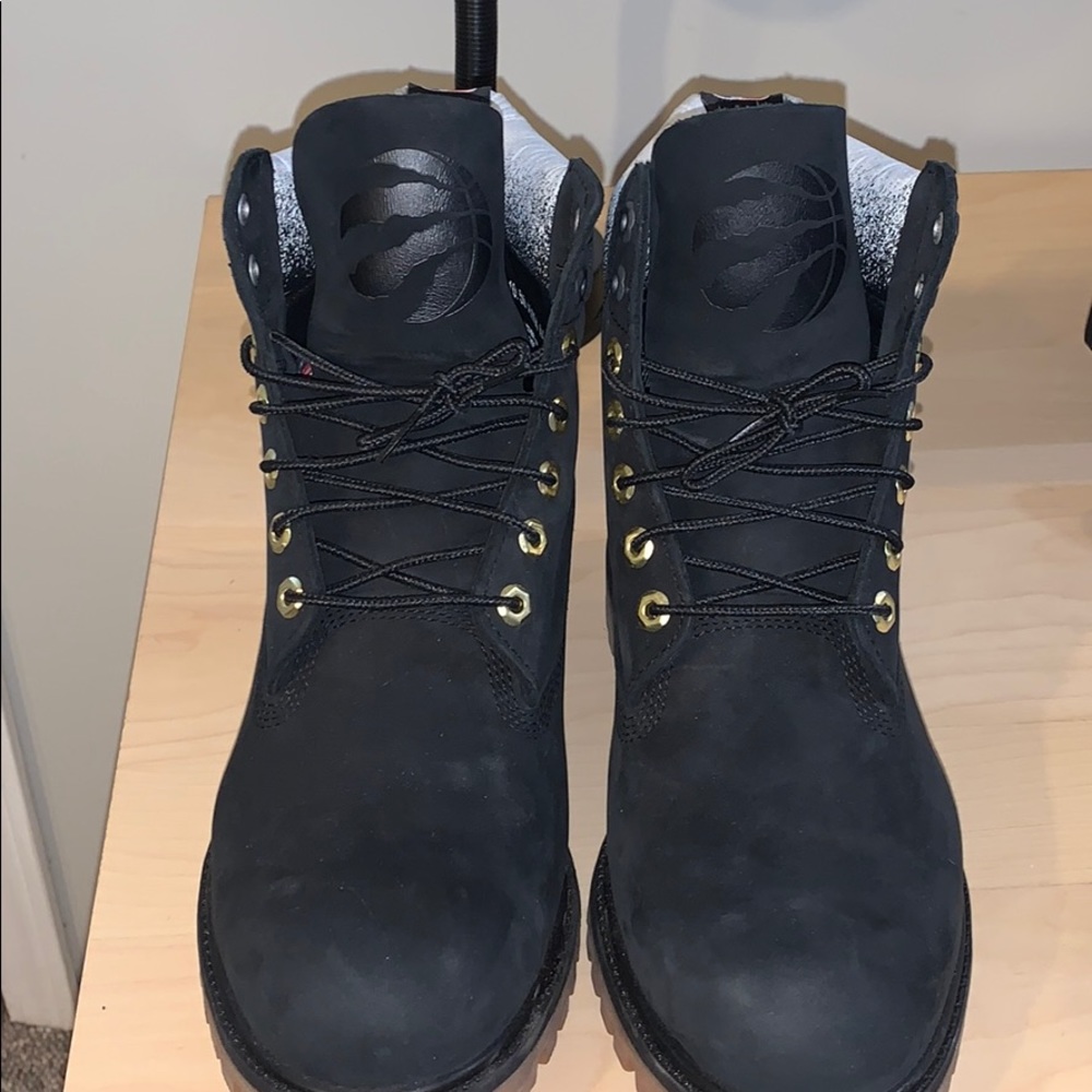 Men’s Toronto raptor Tim’s